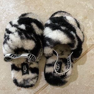 Ugg kids toddler slippers size 10C